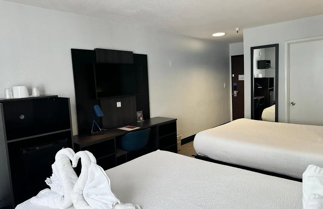 Motel 6 Hollywood-1