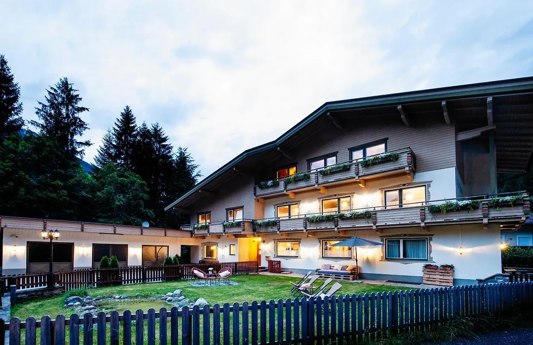 Pinetree Lodge Mayrhofen-1