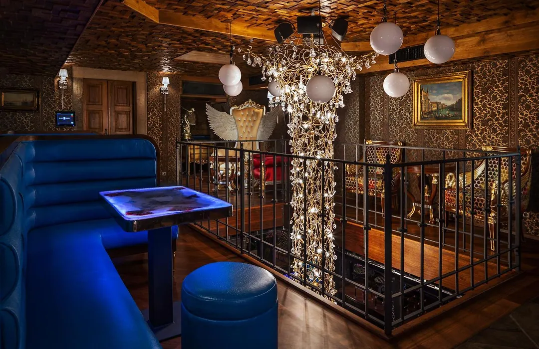 Hotel U Zlateho Stromu Prague By Bhg-1
