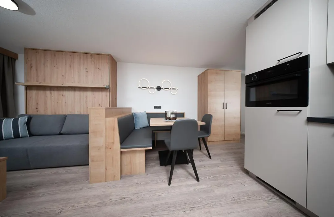 Hotel Garni Kristall-1