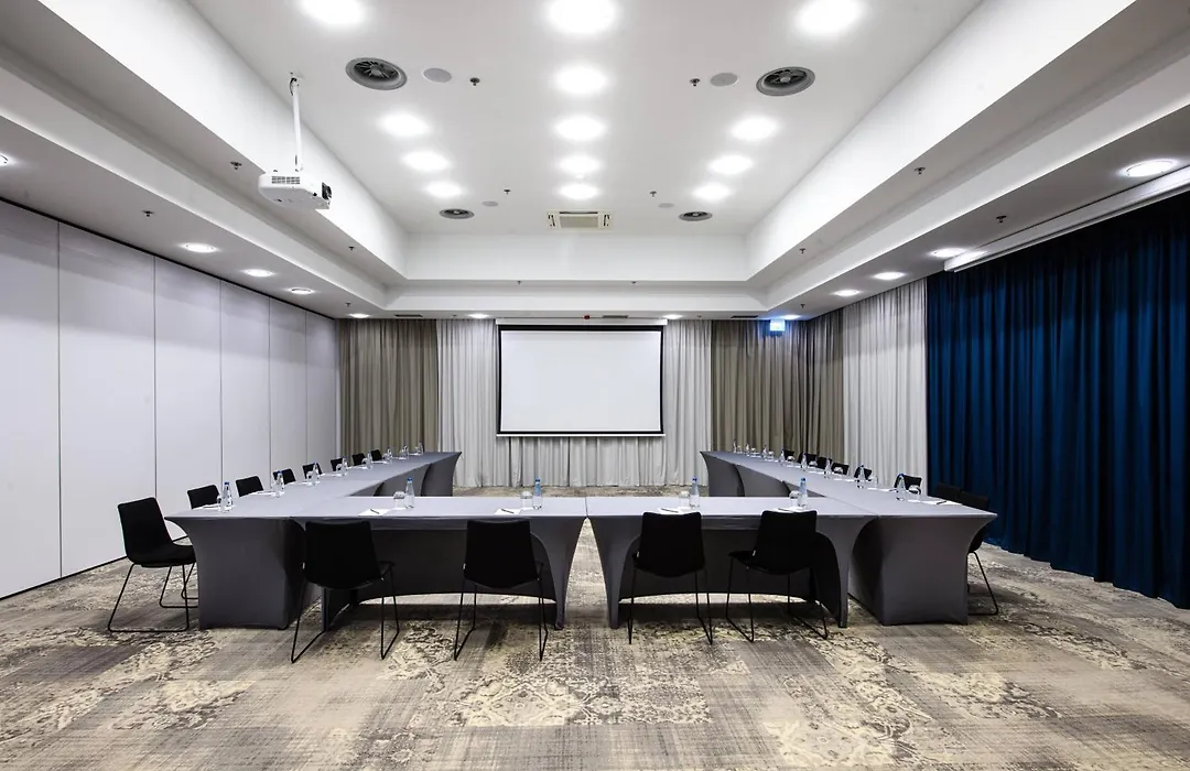 Courtyard By Marriott Warsaw Airport-1