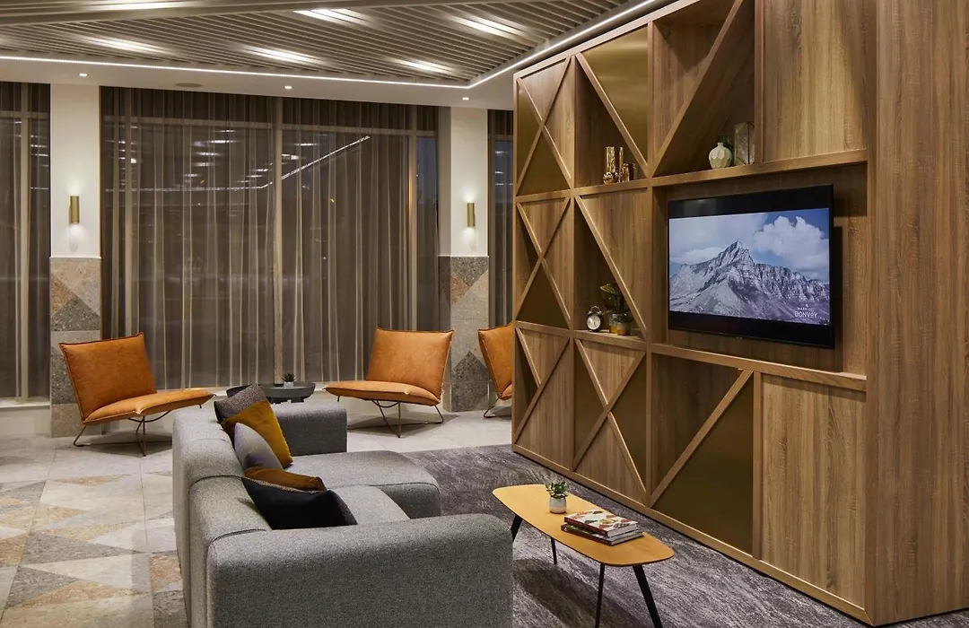 Courtyard By Marriott London City Airport-1