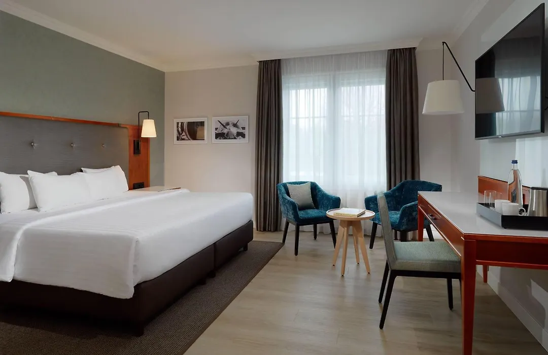 Courtyard By Marriott Hamburg Airport-1