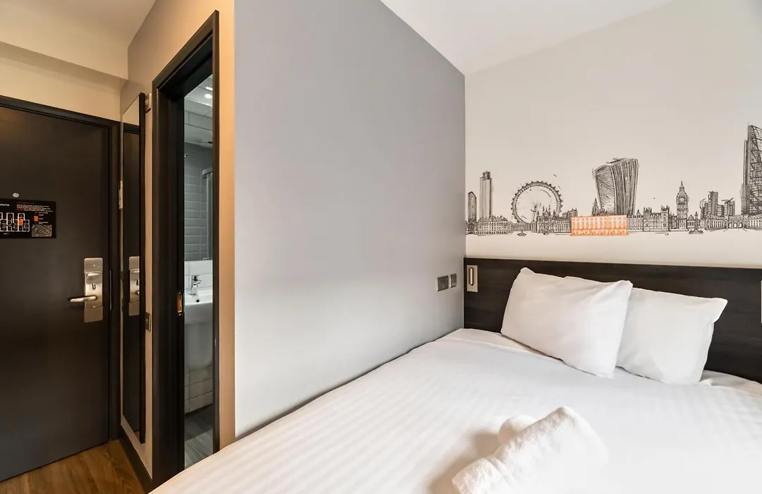 Easyhotel Victoria-1