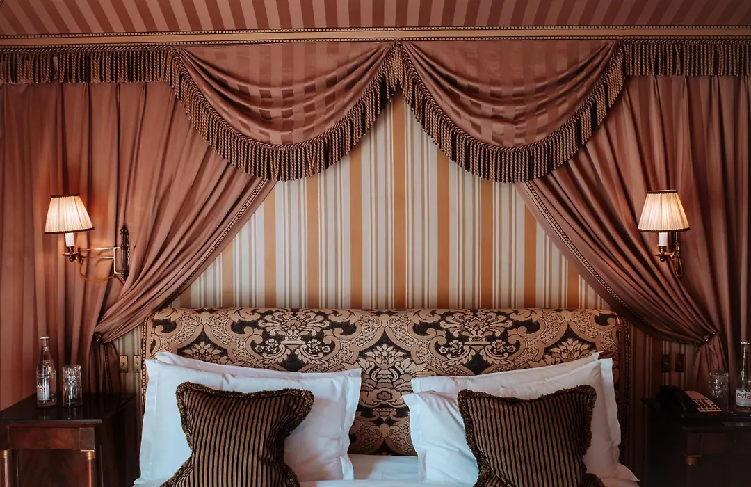 L'Hotel-1