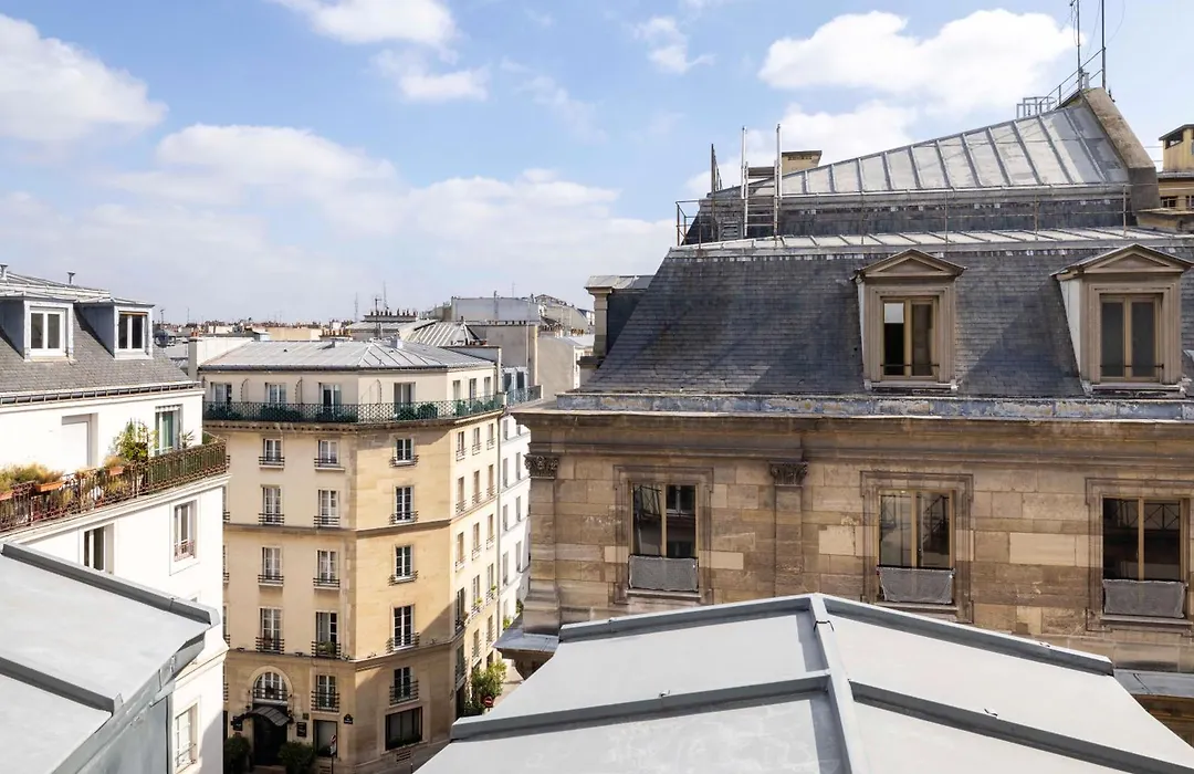 Korner Louvre-1