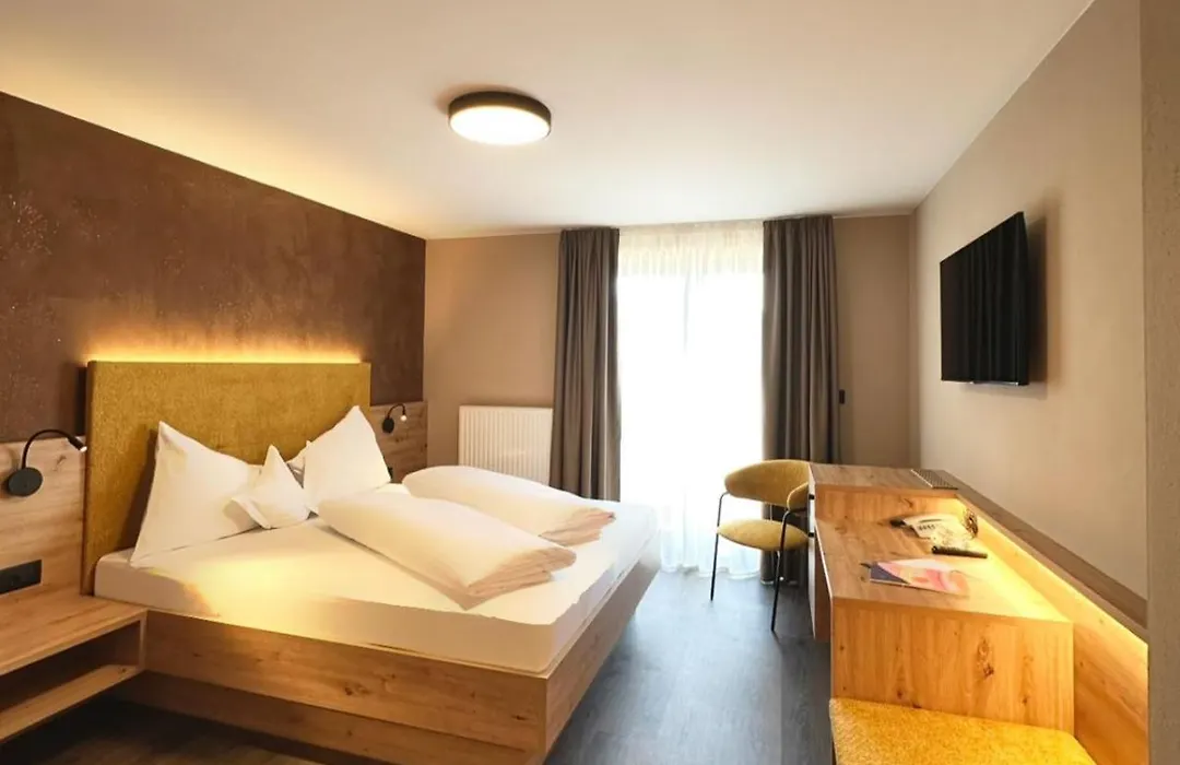 Garni-Hotel Mir.Es-1
