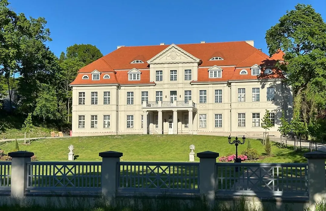 Schlosshotel Neustrelitz-1
