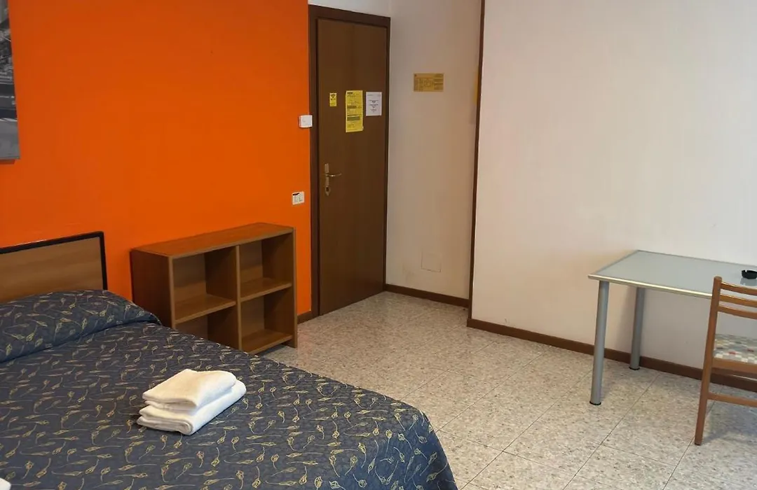 Hotel Benacus-1