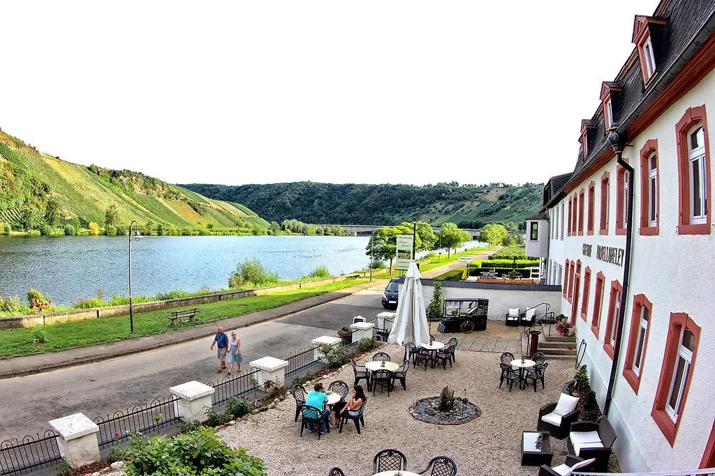 Hotel- Weingut- Moselloreley-1