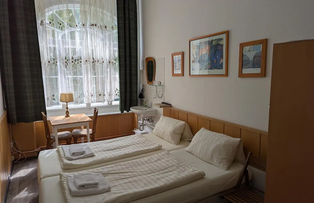 Hotel Pension Waizenegger am Kurfürstendamm-1