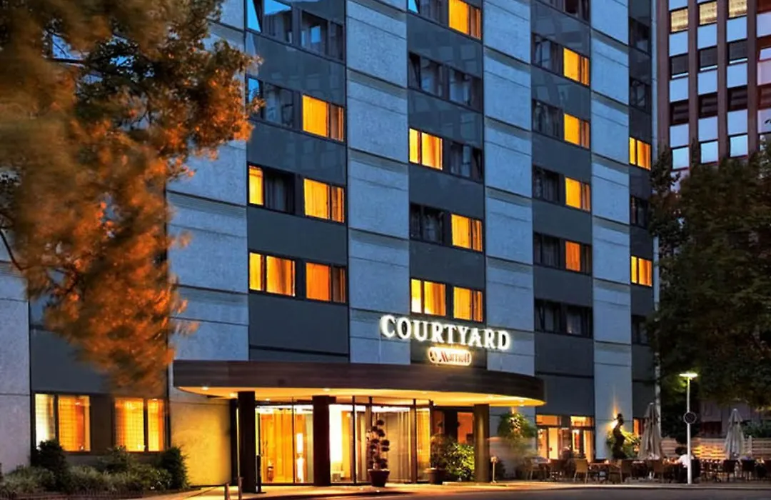 Courtyard by Marriott Düsseldorf Seestern-1