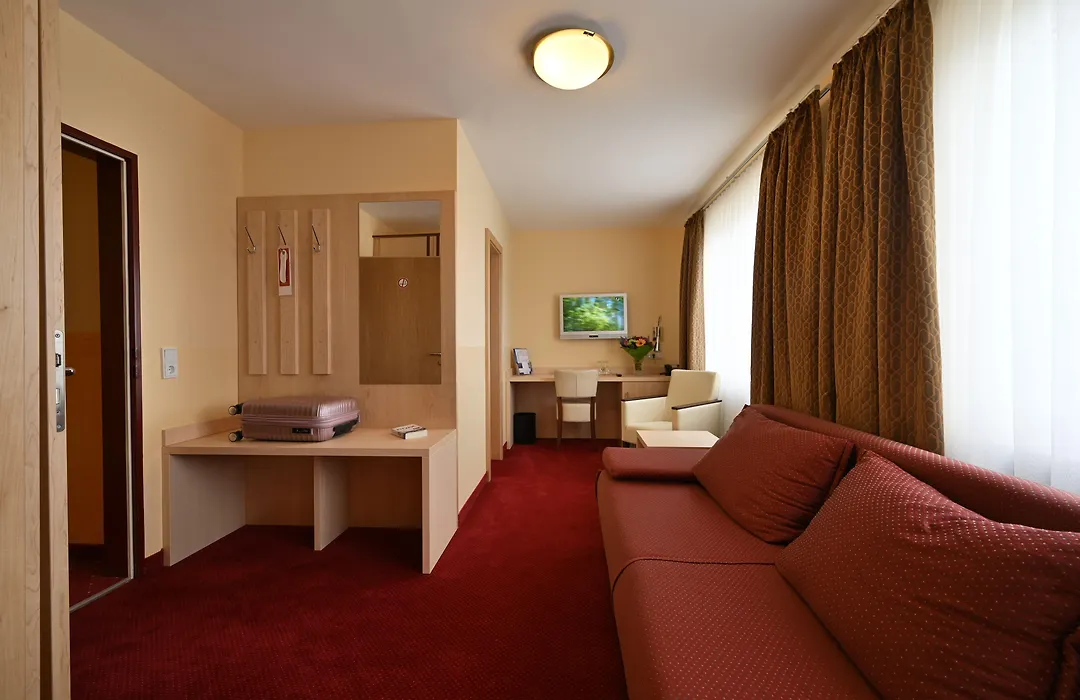 Hotel Apollo Garni-1