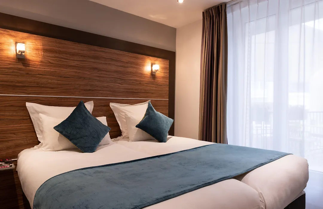 Hotel Apolonia Paris Montmartre; Sure Hotel Collection By Best Western-1