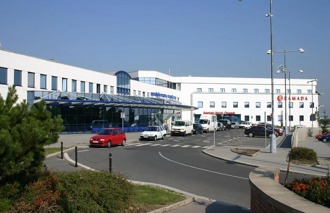 Ramada Airport Hotel Prague-1