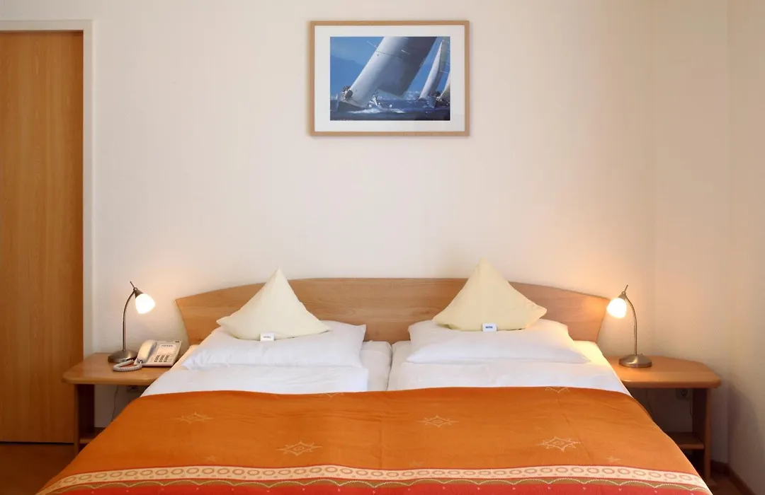 Hotel Am Segelhafen-1
