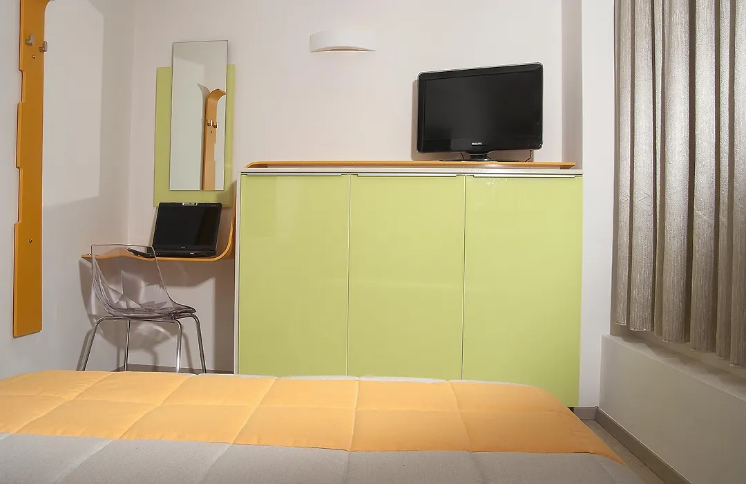 Amazon Hotel-1