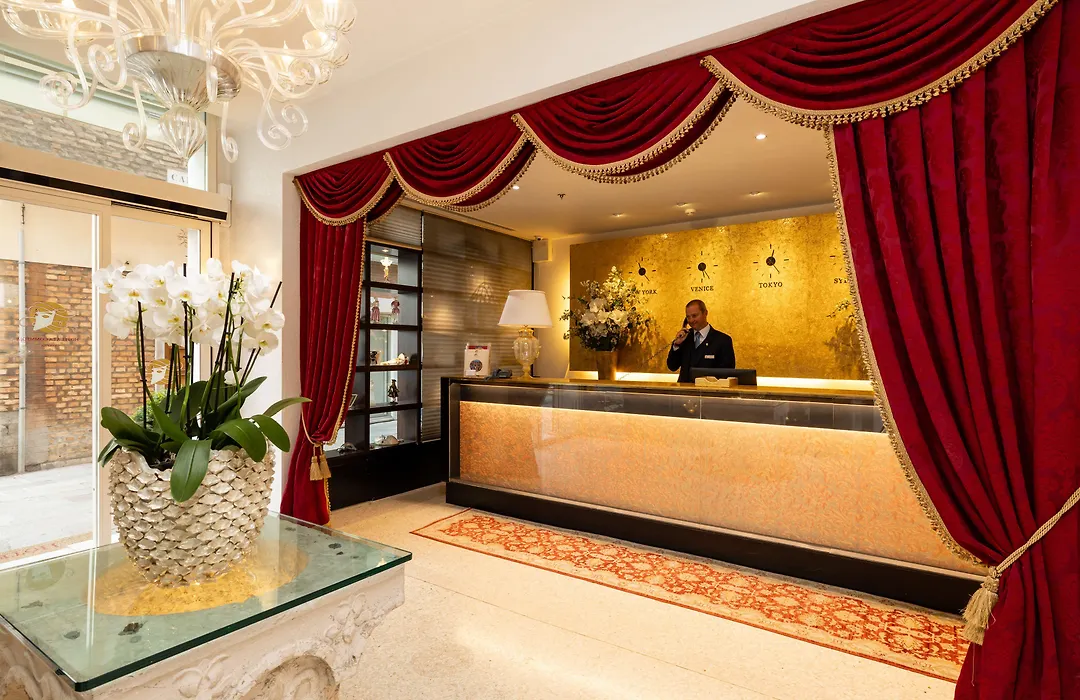 Hotel A La Commedia-1