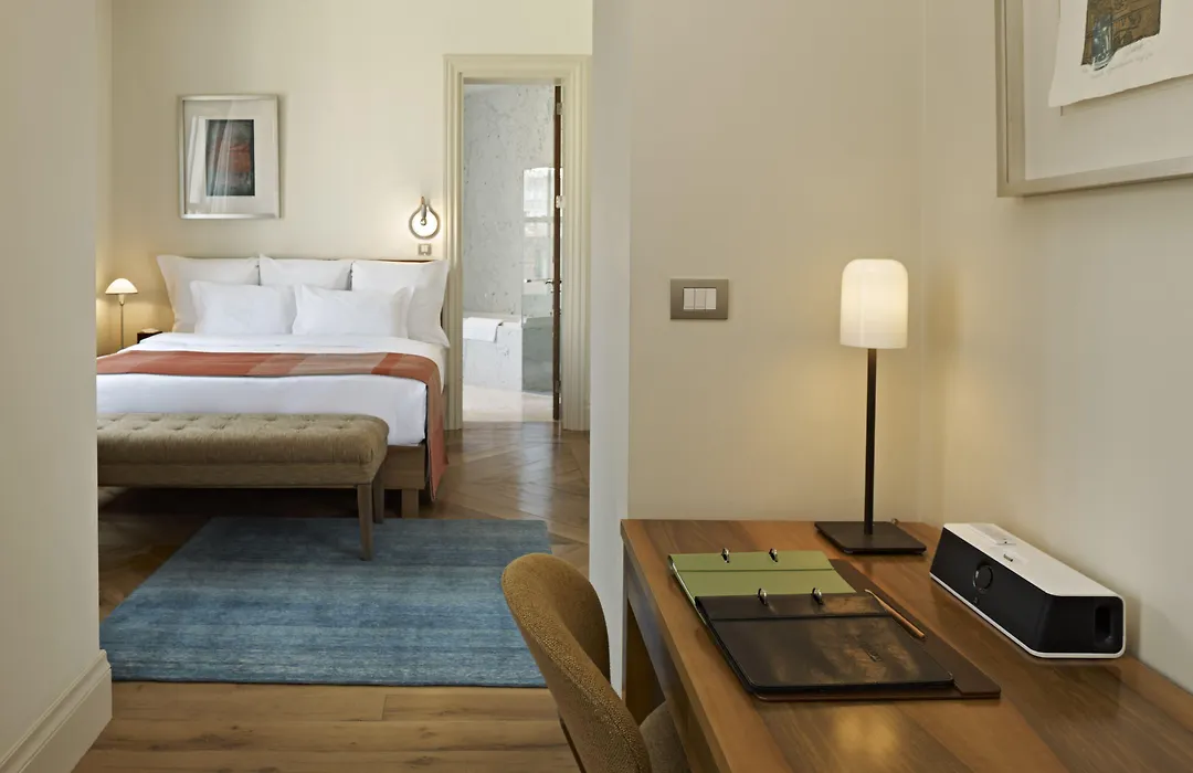 Tomtom Suites-1