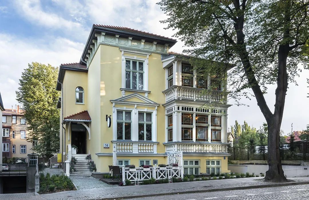 Hotel Impresja-1