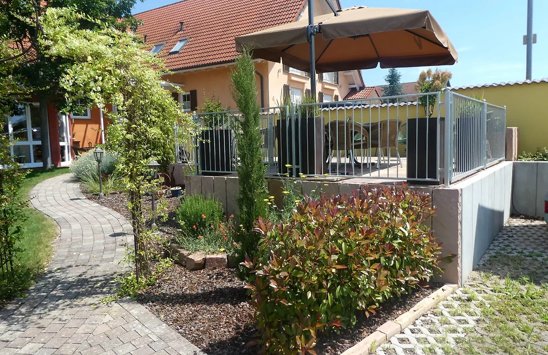 Hotel&Gästehaus Im Ziegelweg garni-1