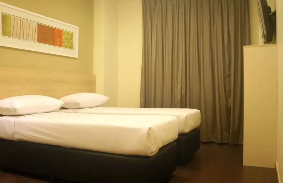 Hotel 81 Lucky-1