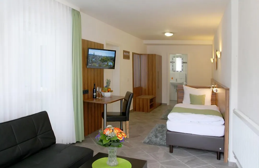 Hotel Garni Goldene Traube-1