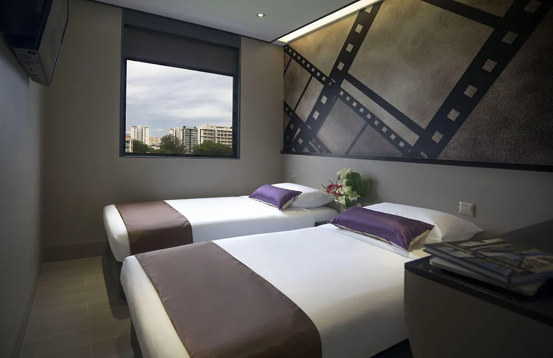 Hotel 81 Premier Hollywood-1