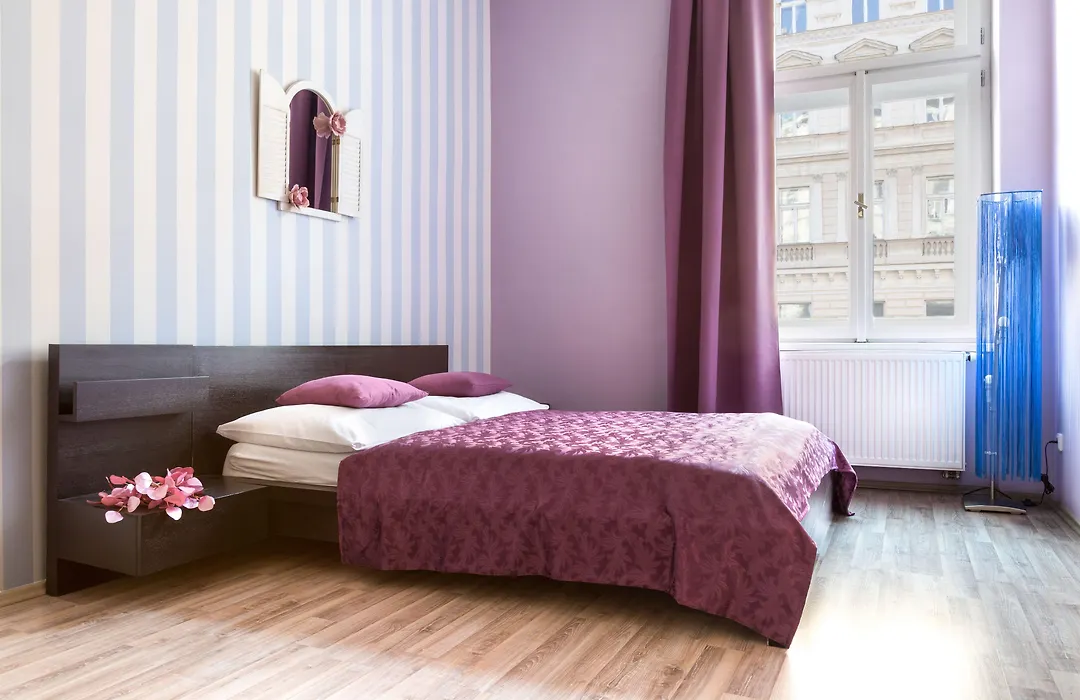 Royal Court Legerova-1