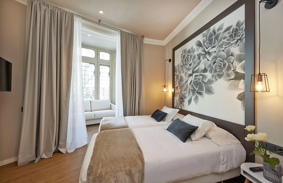 Hostal Central Barcelona-1