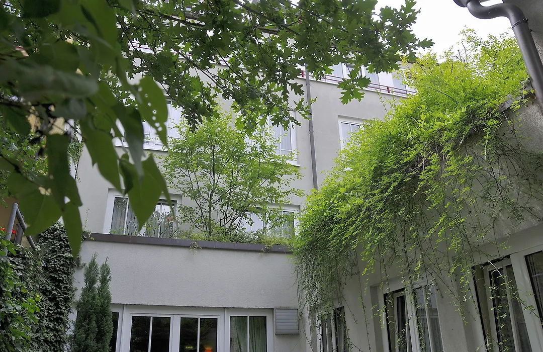 Garden Hotel-1