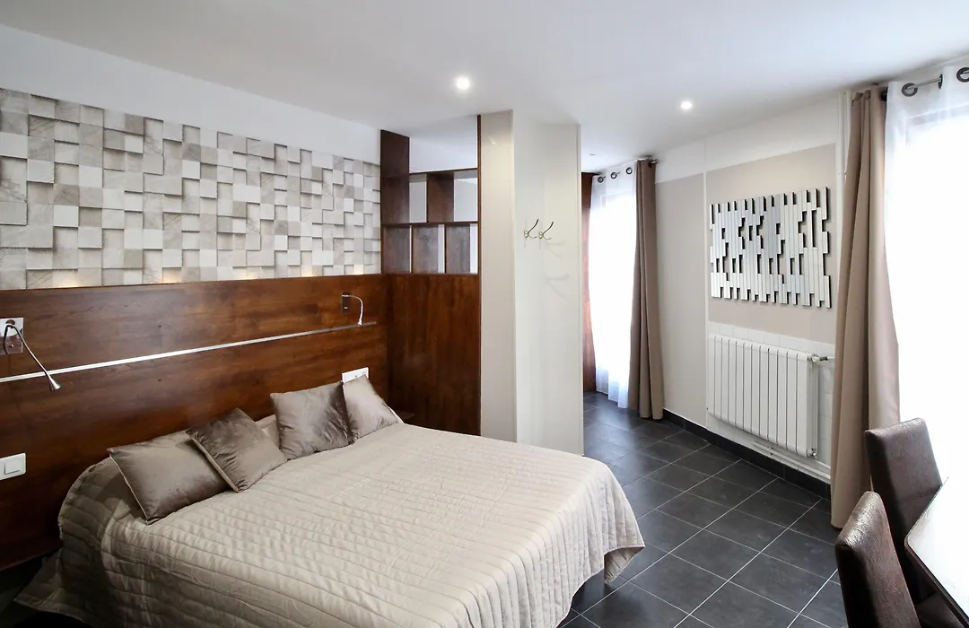 Hotel Des Pyrenees-1