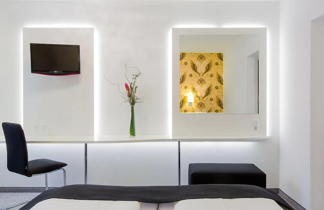 Hotel Hellers Twenty Four II -24H-Check-In--1