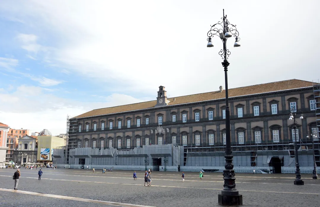 Relais Piazza Del Plebiscito B&B-1