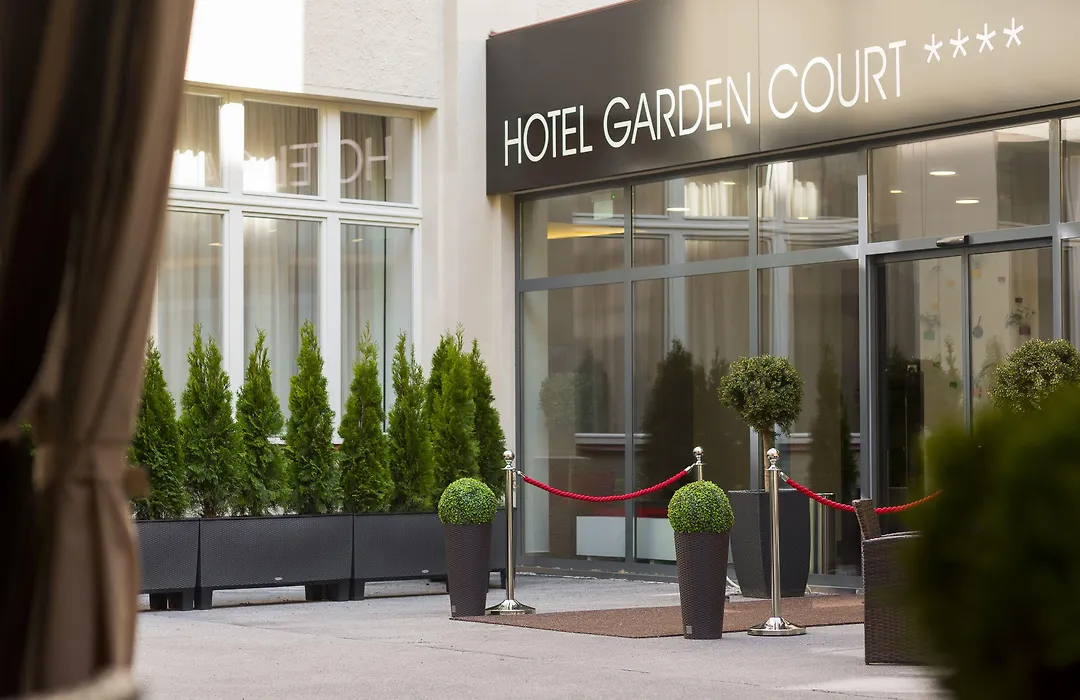 Hotel Garden Court-1