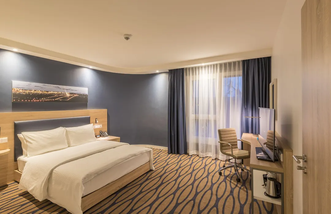 Hampton By Hilton Frankfurt Airport-1