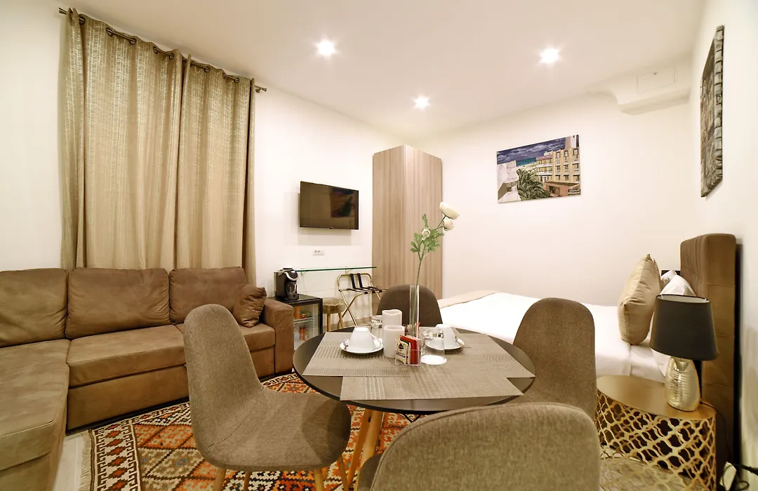 Coladir Guest House-1