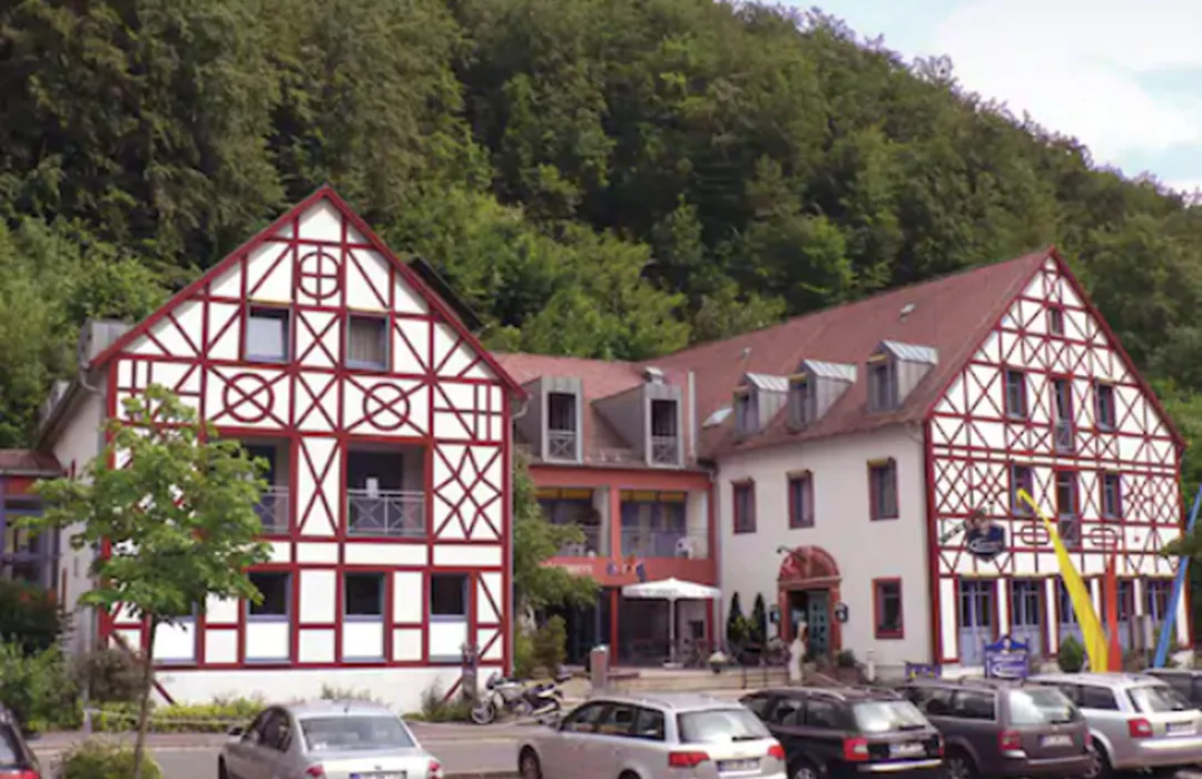 Behringers Freizeit - und Tagungshotel-1