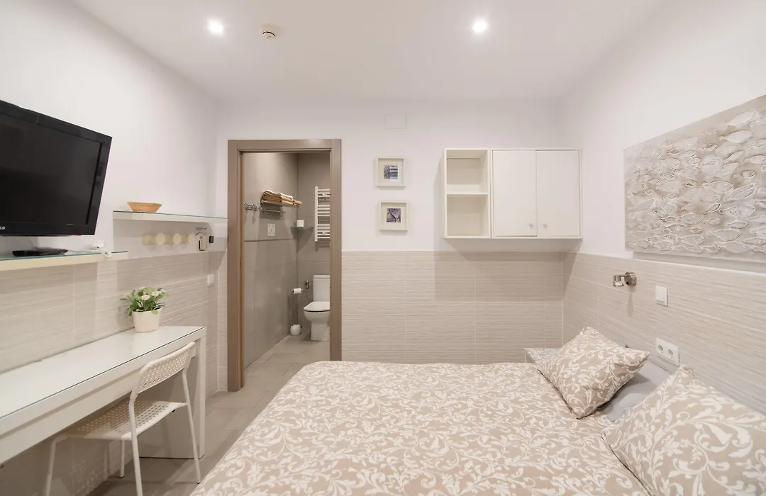 Hostal House-1