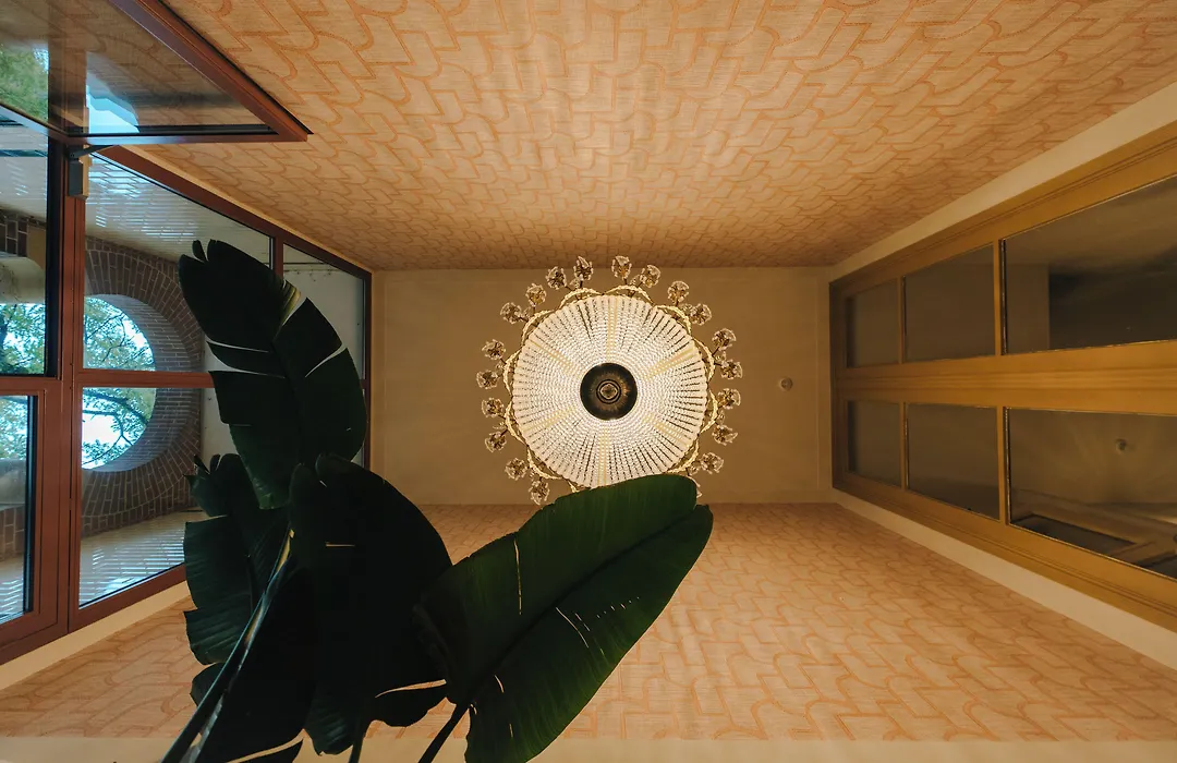 Hotel Omega-1
