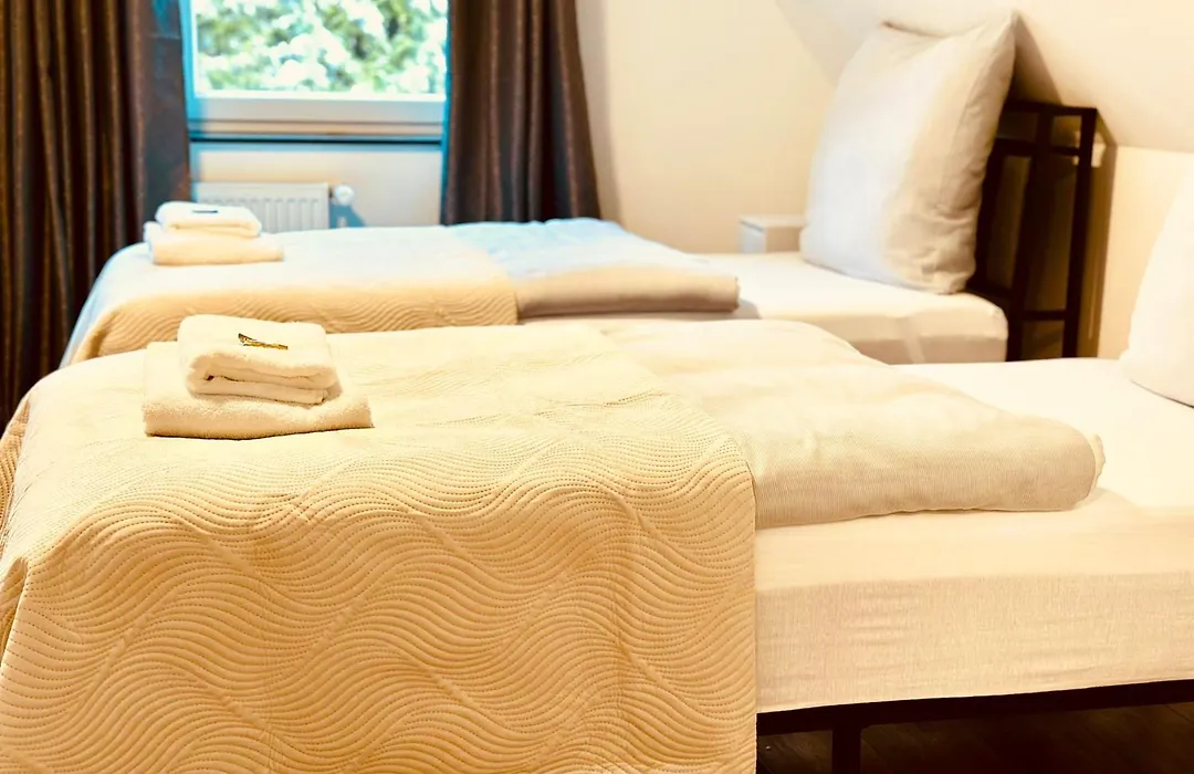 RG Living Self Check-In 24-7 Rooms Bad Salzuflen Near Messe Center Free Parking-1