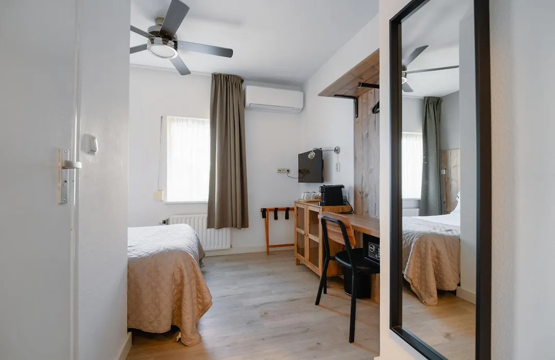 Hotel Emilia-1