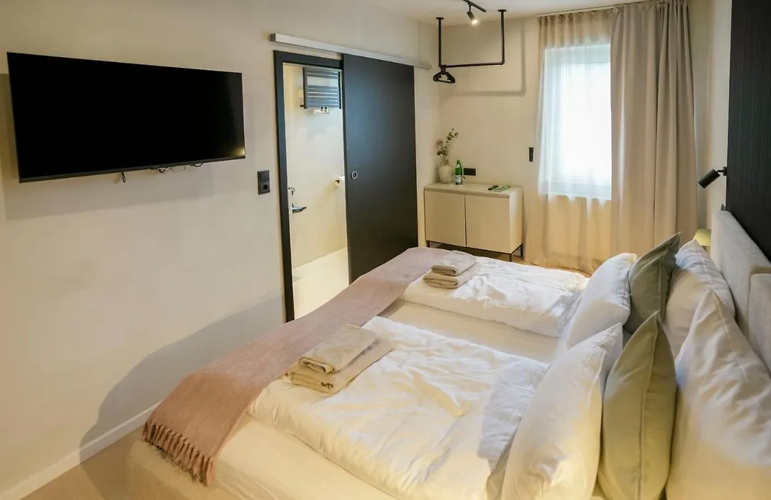 Hotel Weinhaus Kreuter-1