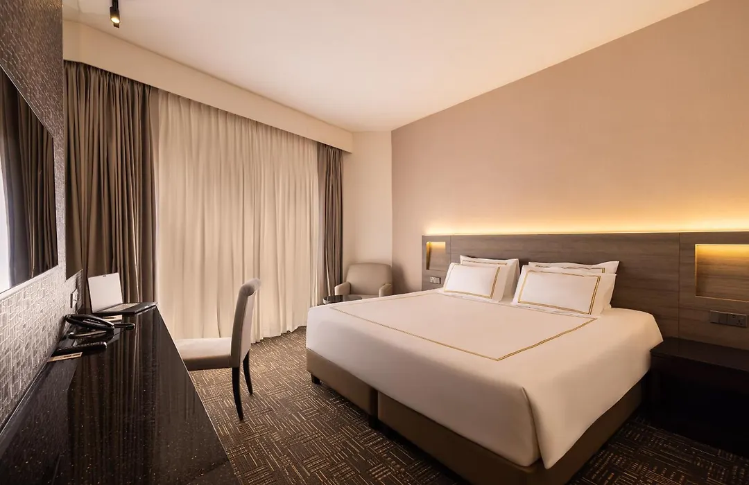 Hotel Royal Queens-1