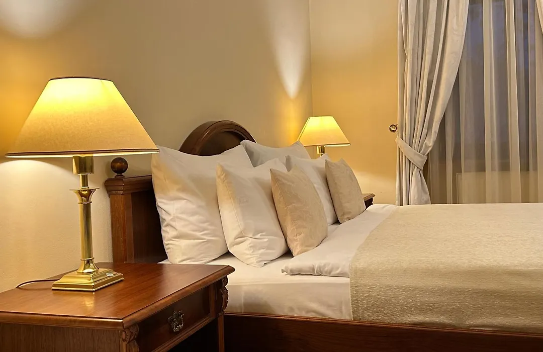 Fleur De Lis Hotel-1