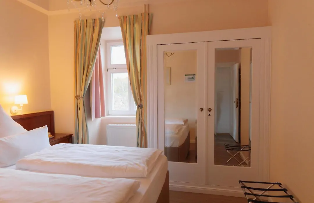 Hotel Weisses Haus-1