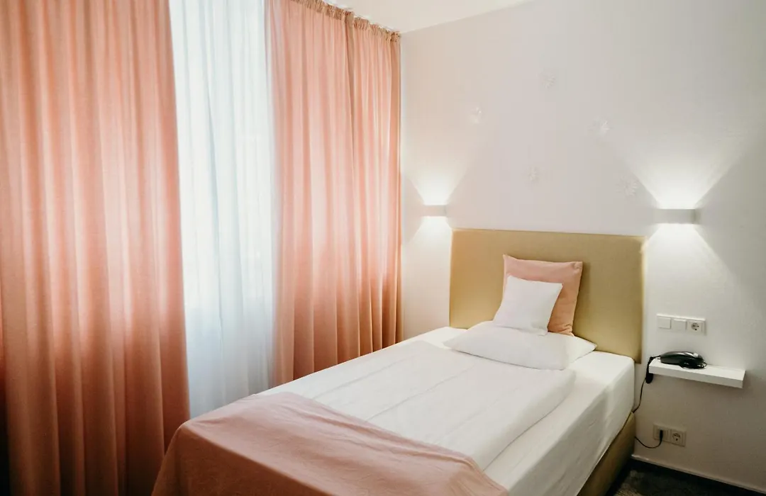 Hotel Crystal-1