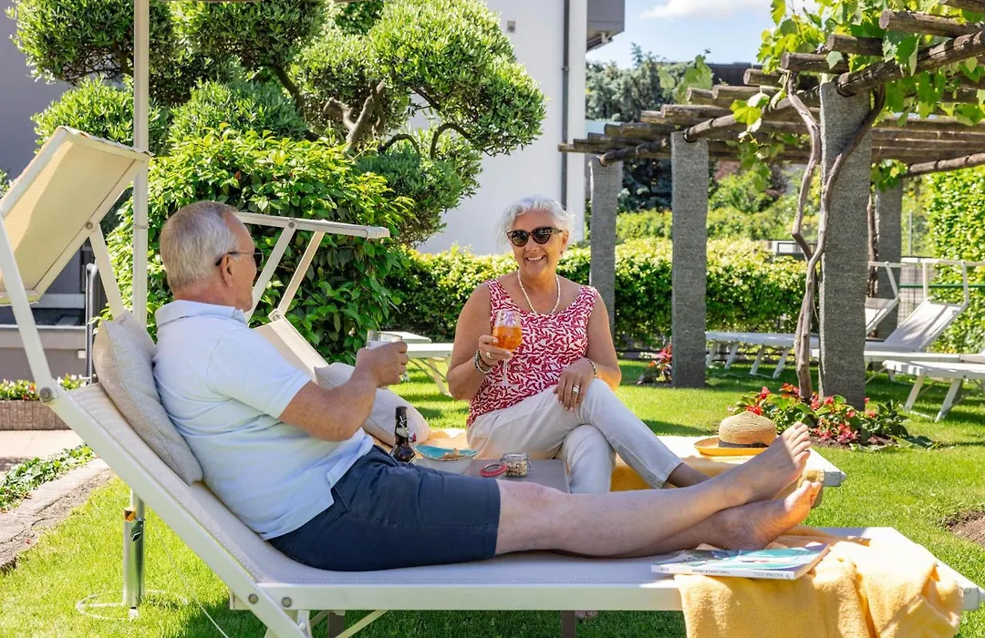 Ascona Lodge, Pool & Garden Retreat-1
