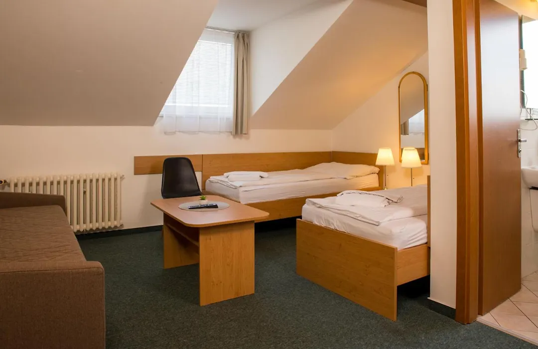 Hotel Kanarek-1