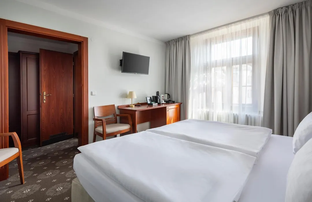 Hotel Lunik-1